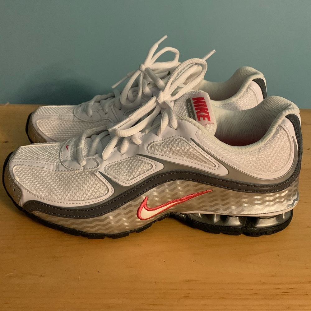 Women’s Nike Reax Run 5 Sneakers Size 7.5